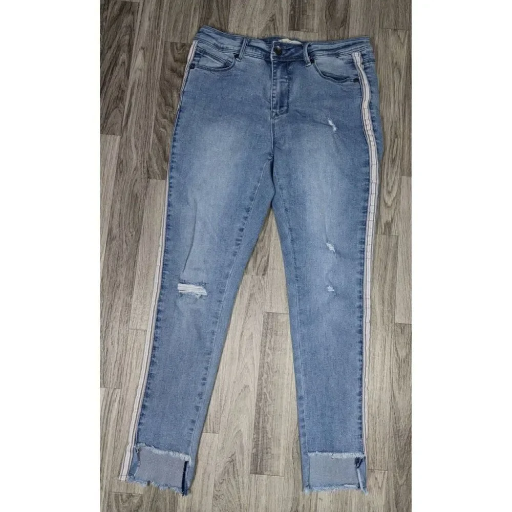 Lola Womens Size 29 / 6 Pockets Alexa Bay High Rise Ankle Distressed Denim Jeans